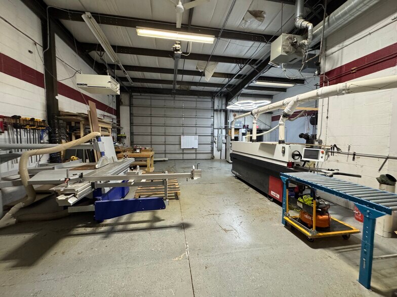 More Photos Of 12137 Rhea Dr, Plainfield Warehouse For Lease