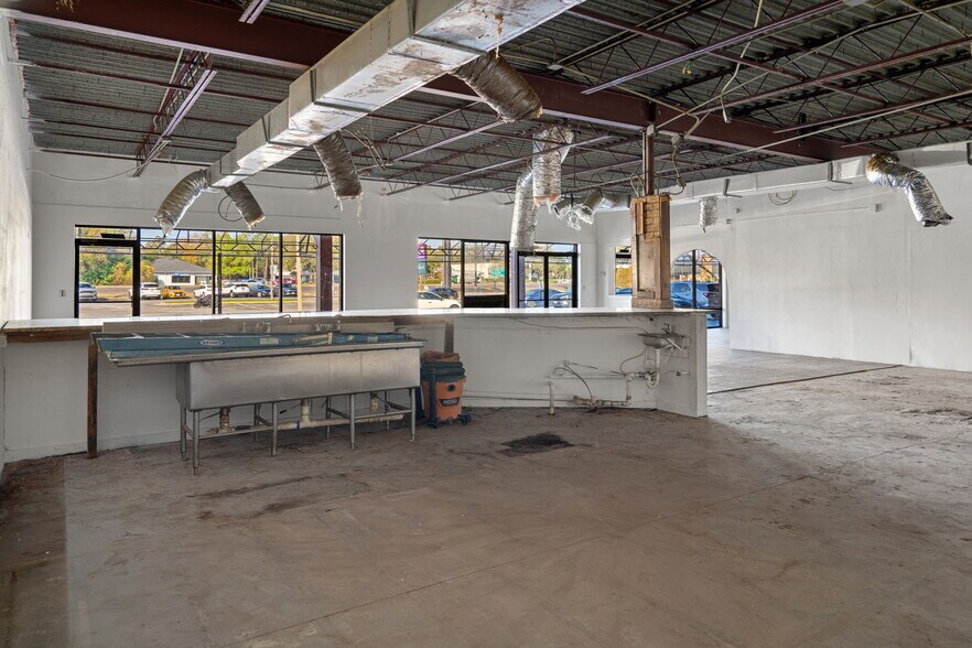 More Photos Of 13705-13741 N Dale Mabry Hwy, Tampa Unknown For Lease