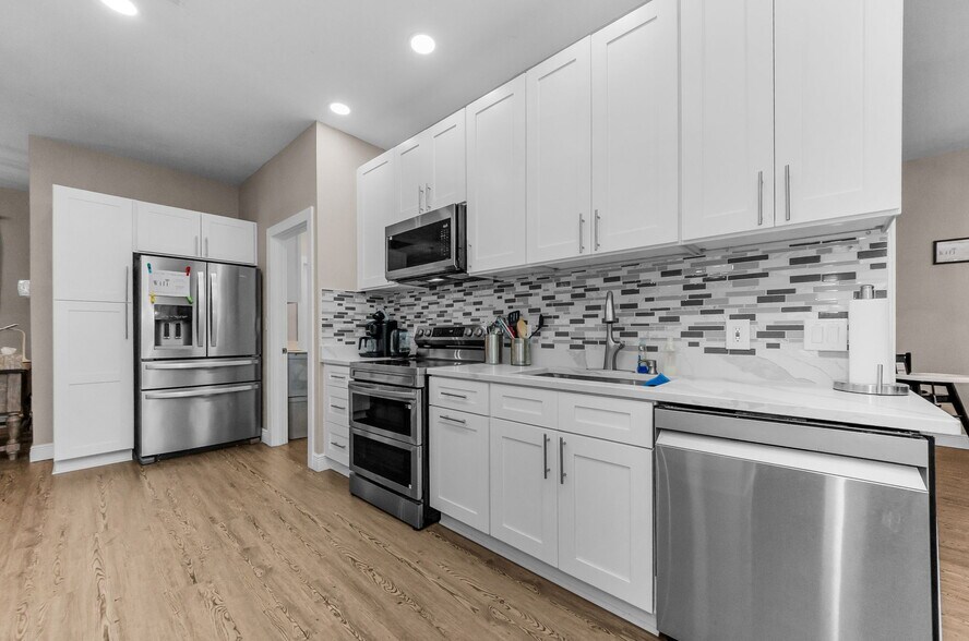 More Photos Of 11748 La Madera Blvd, Port Richey Office For Sale