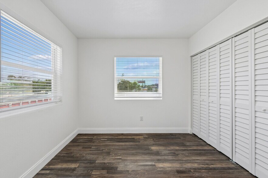 More Photos Of 6536 Lincoln Way N, Saint Petersburg Office For Lease