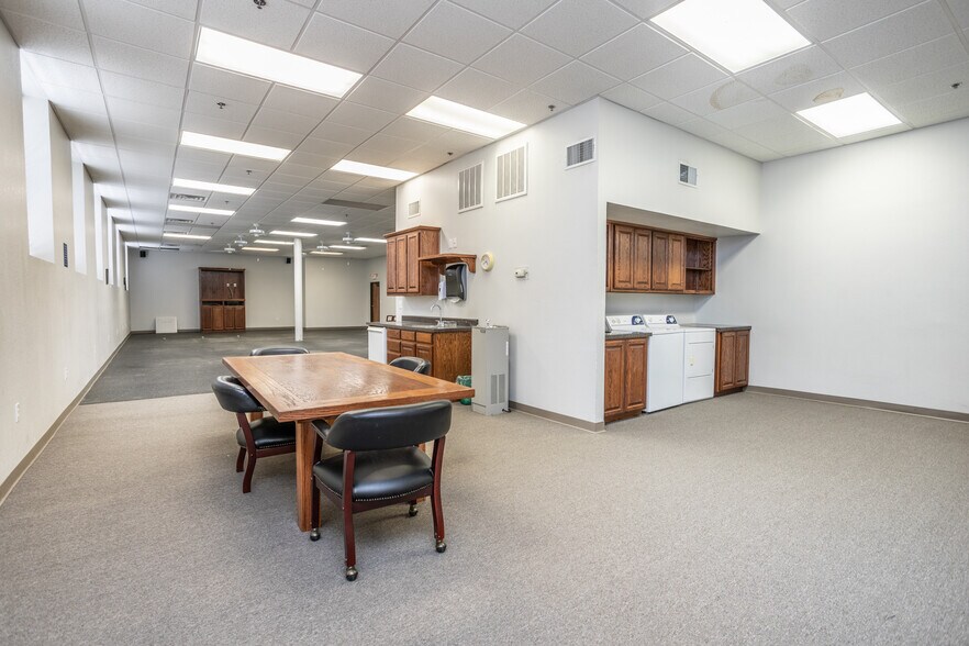 More Photos Of 201 W California St, Gainesville Office For Lease