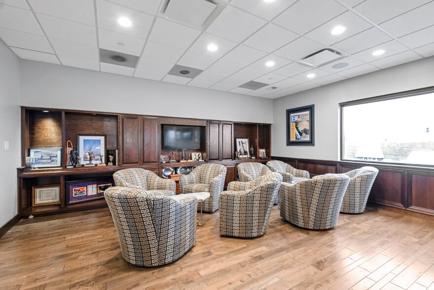 More Photos Of 9735 Industrial Dr, Bridgeview Light Distribution For Sale