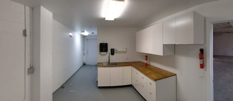 More Photos Of 936 W Hyde Park Blvd, Inglewood Manufacturing For Lease