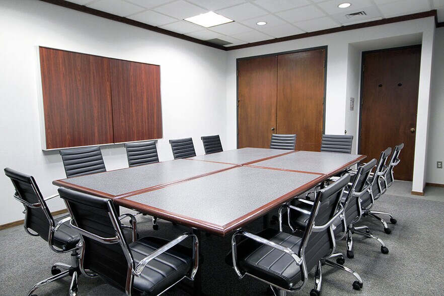 More Photos Of 200 E Big Beaver Rd, Troy Office For Lease