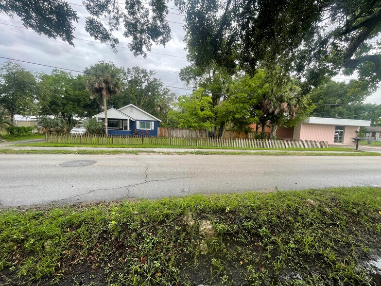 More Photos Of 112 Center St, Daytona Beach Office Residential For Sale