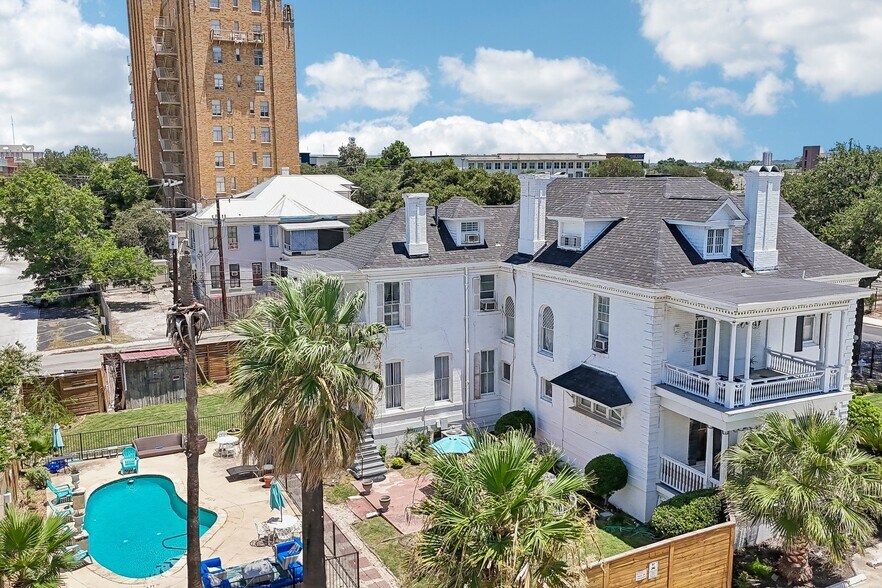 More Photos Of 421 Howard St, San Antonio Hospitality For Sale