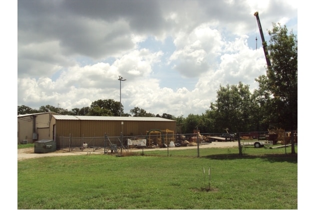 More Photos Of 640 E Highway 199, Springtown Warehouse For Lease