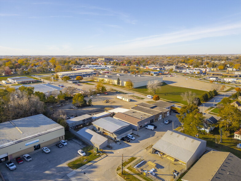 More Photos Of 708-712 S Jefferson Ave, Mason City Flex For Sale