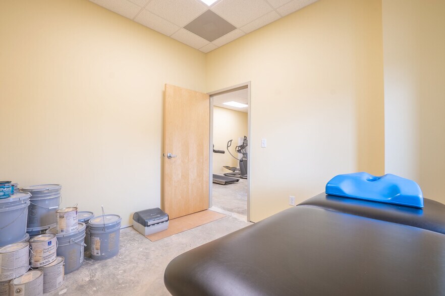 More Photos Of 227 Monogard Dr, Manchester Medical For Sale