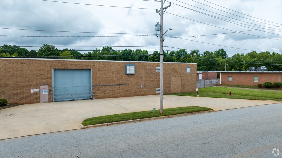 More Photos Of 615 Industrial Ave, Salisbury Warehouse For Lease