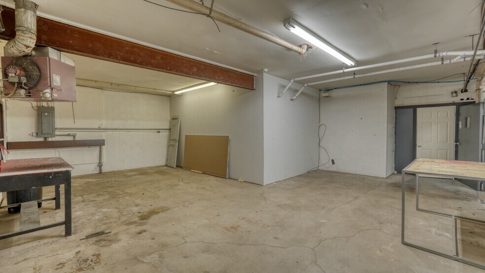 More Photos Of 2325 E Wheeling Ave, Cambridge Office For Lease