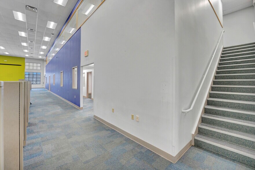 More Photos Of 26 Steele Ave, Arcade Office For Lease