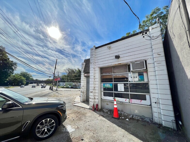 Primary Photo Of 189 Tarrytown Rd, White Plains Service Station For Sale