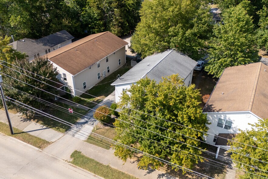 More Photos Of 902-908 W Mill St, Carbondale Apartments For Sale