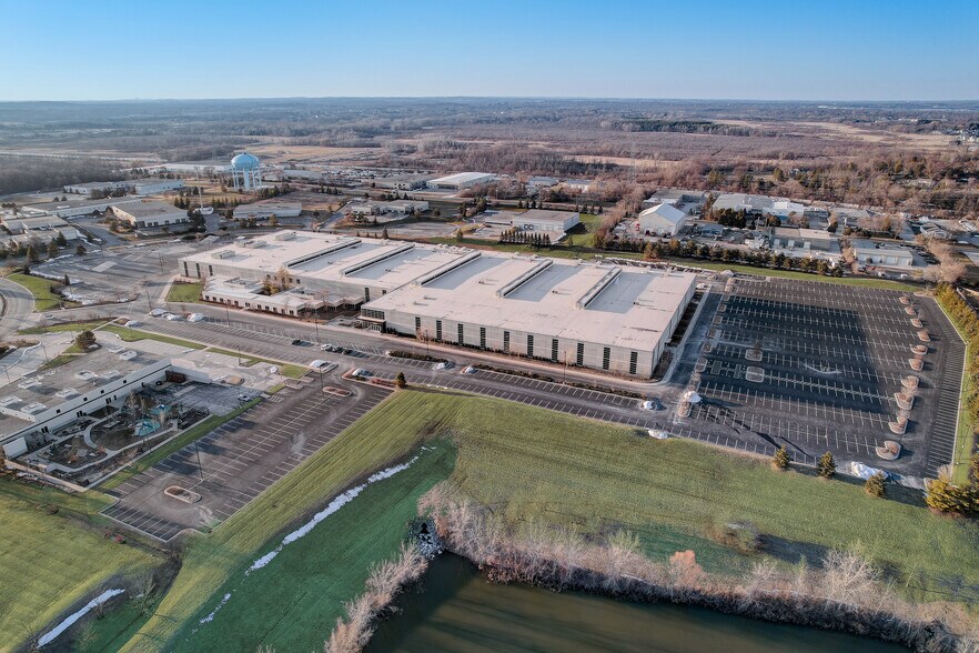 More Photos Of W165N5830 Ridgewood Dr, Menomonee Falls Distribution For Lease