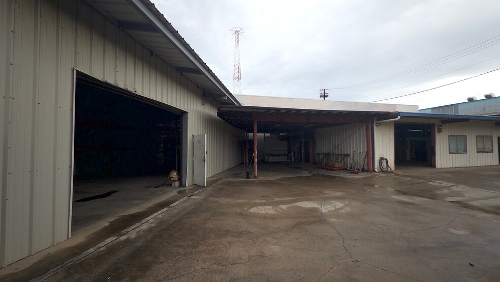 More Photos Of 500 Alakawa St, Honolulu Warehouse For Lease