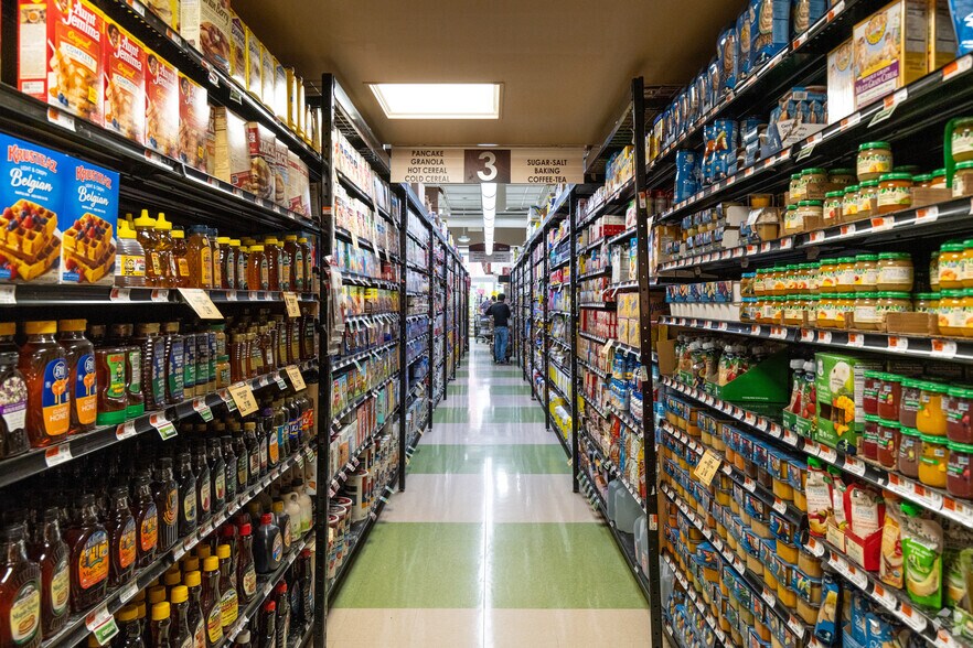 More Photos Of 16320 Crossbay Blvd, Howard Beach Supermarket For Sale