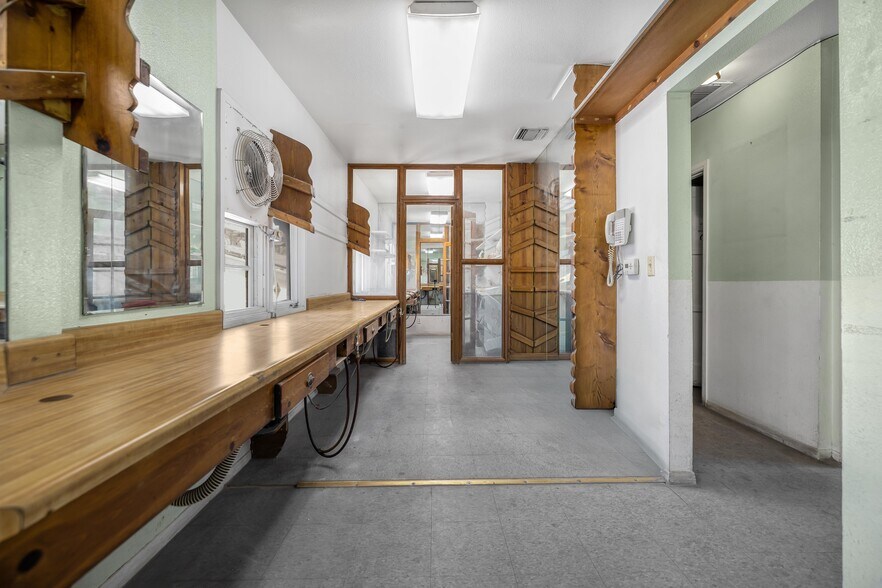 More Photos Of 3325 Barham Blvd, Los Angeles Office For Lease