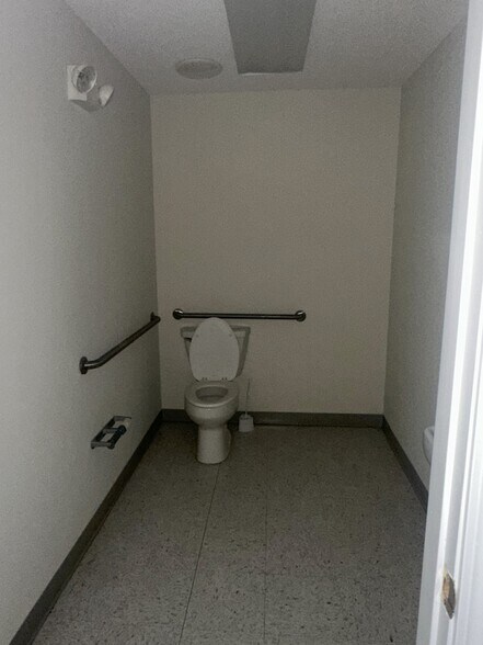 More Photos Of 215 John St, Lake City Office For Sale