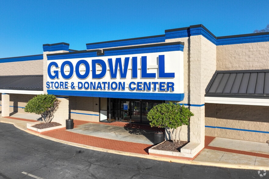 More Photos Of 100 Spalding Square, Griffin Unknown For Lease