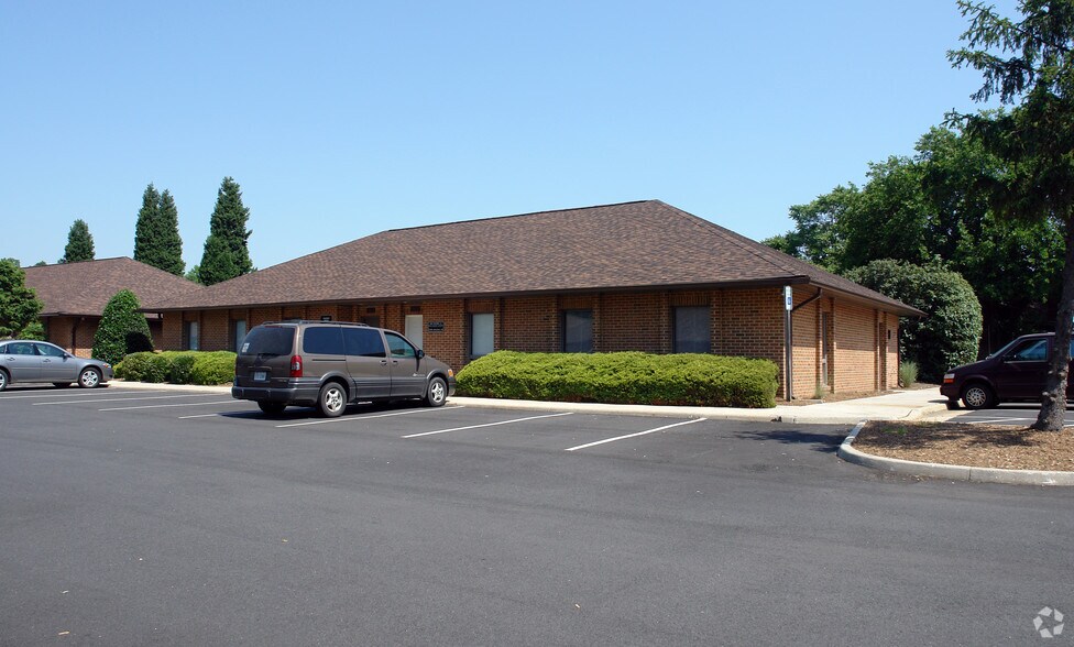 More Photos Of 9832-9834 Business Way, Manassas Medical For Lease