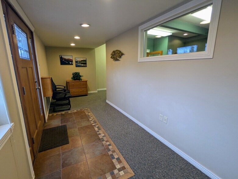 More Photos Of 1910 Island Ave, La Grande Office Residential For Lease