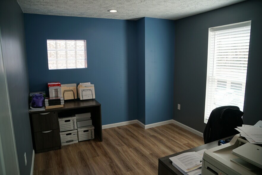 More Photos Of 100 McNeilly Rd, Pittsburgh Light Manufacturing For Sale