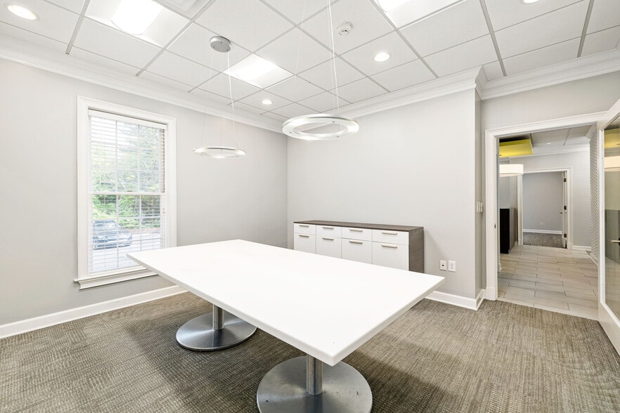 More Photos Of 5064 Roswell Rd, Atlanta Office Residential For Sale