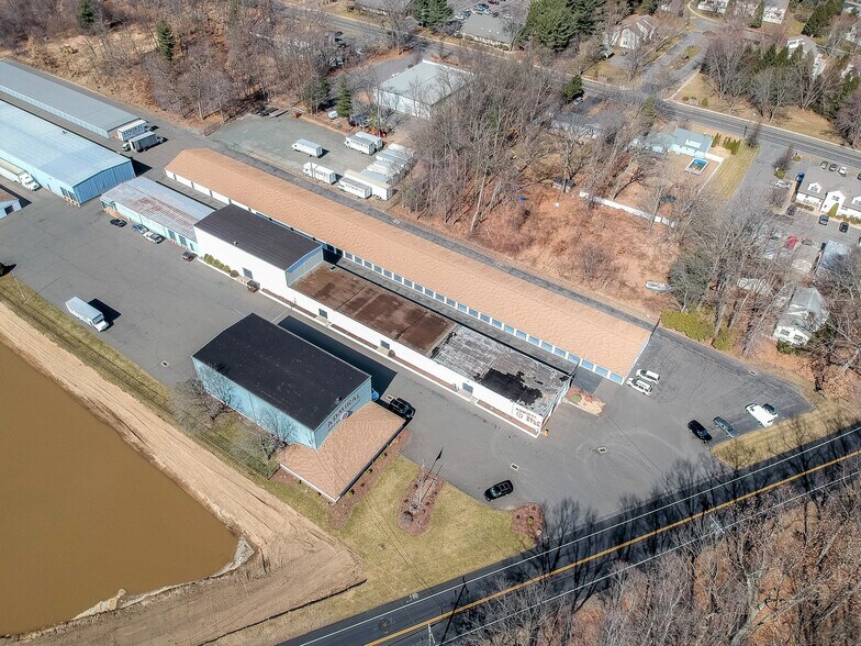 More Photos Of 410-428 Ellington Rd, South Windsor Self Storage For Lease