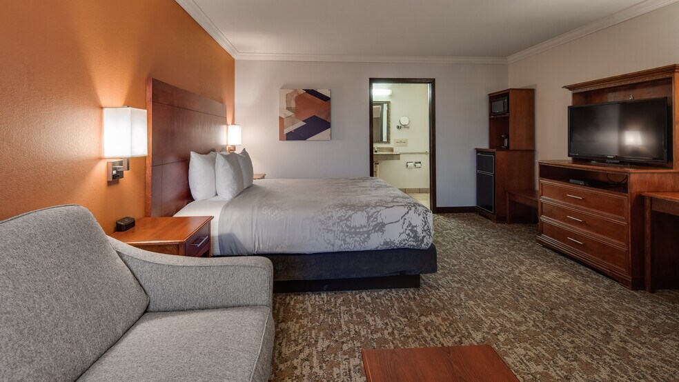 More Photos Of 2920 10th St, Great Bend Hotel For Sale
