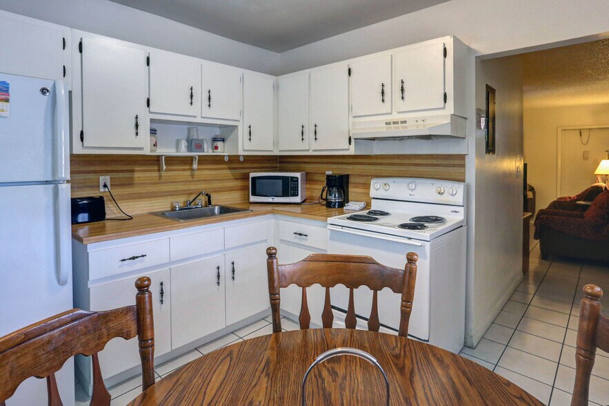 More Photos Of 1770 Plunkett St, Hollywood Hospitality For Sale