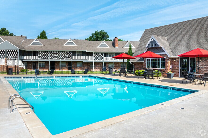 Primary Photo Of 4128-4154 SW 6th Ave, Topeka Apartments For Sale