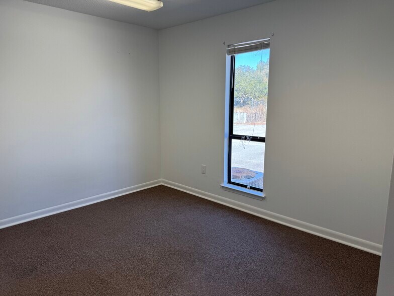 More Photos Of 1013 Marwalt Dr, Fort Walton Beach Medical For Sale