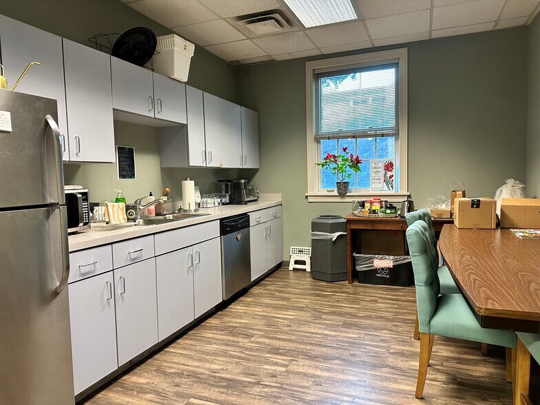 More Photos Of 305 Westfield Rd, Knoxville Medical For Sale