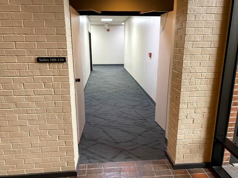 More Photos Of 1702 N Collins Blvd, Richardson Office For Lease