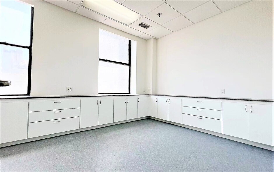 More Photos Of 198-200 Canal St, New York Medical For Sale