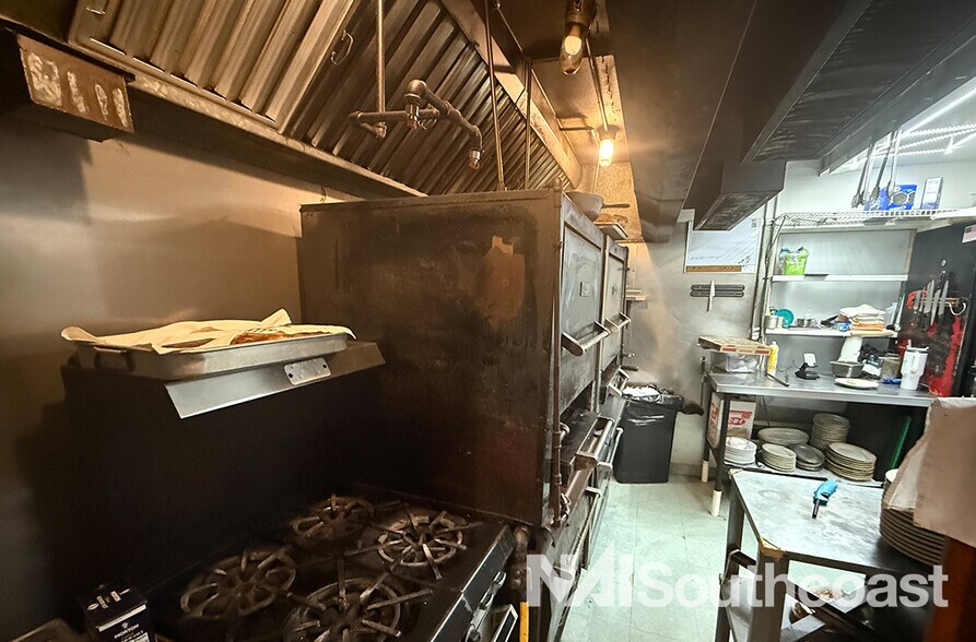 More Photos Of 3200 NE Maple Ave, Jensen Beach Restaurant For Lease