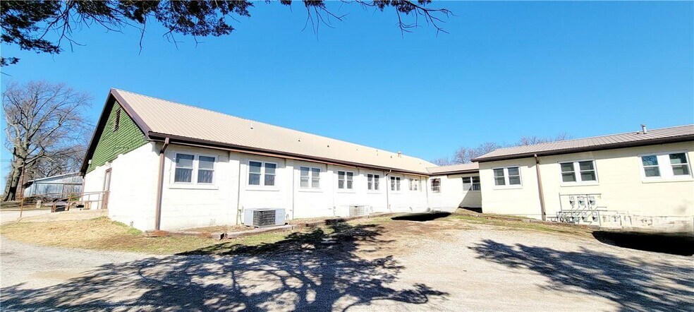 More Photos Of 600 E Mary St, Yates Center Apartments For Sale