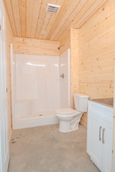 More Photos Of 131 Extended Ln, Anderson Light Distribution For Lease