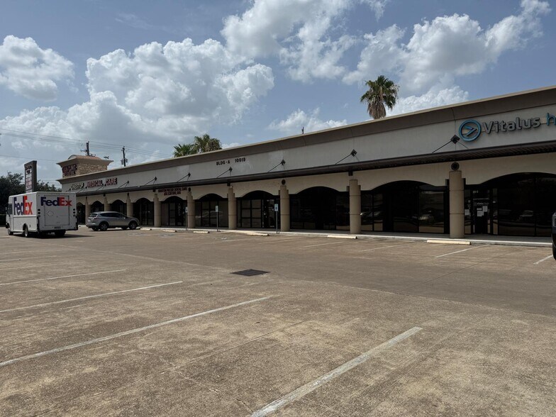More Photos Of 10019 Main St, Houston Office For Lease