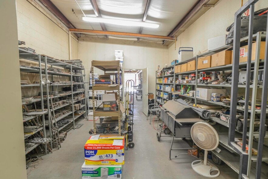 More Photos Of 1117 N Avenue T, Lubbock Warehouse For Sale