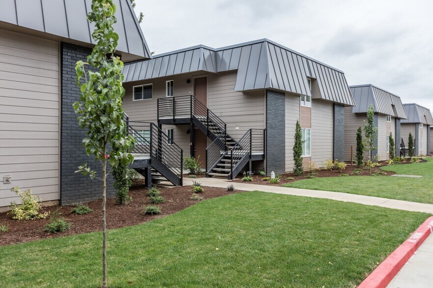 More Photos Of 1570 James St, Woodburn Apartments For Sale