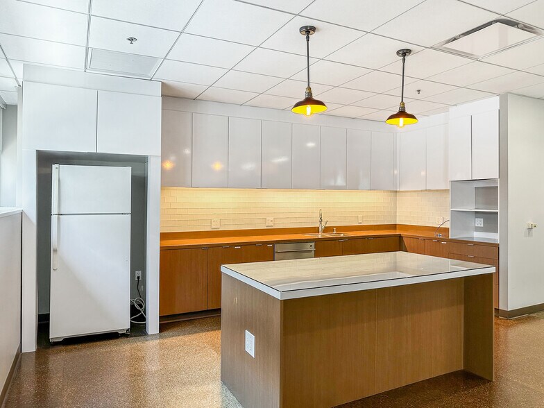 More Photos Of 1100 S Flower St, Los Angeles Office For Lease