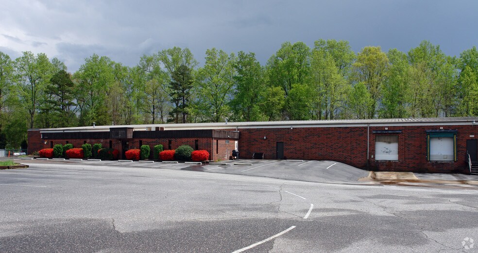 More Photos Of 2066 Industrial Dr, Newton Warehouse For Sale
