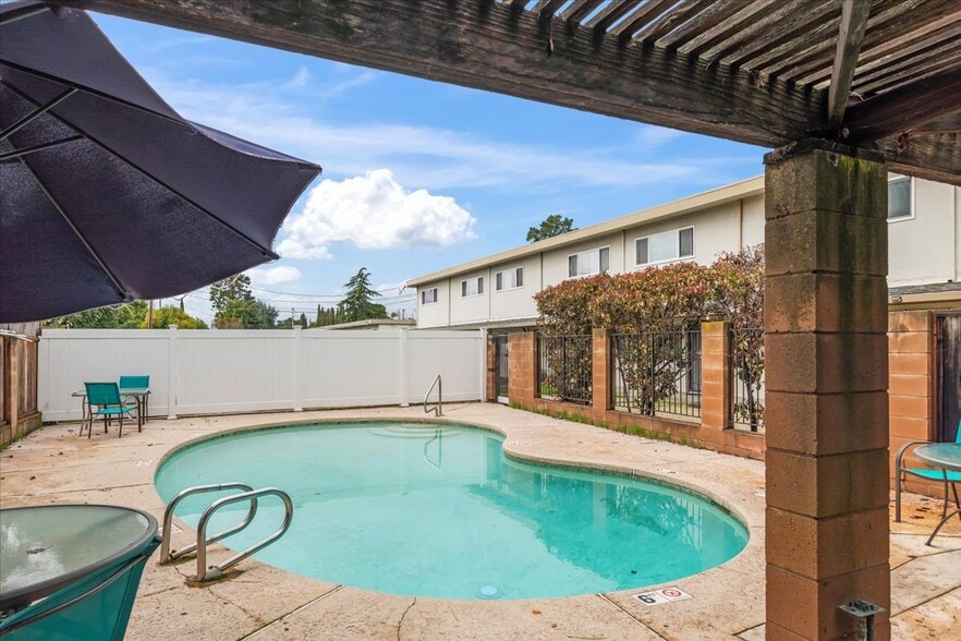 More Photos Of 20324 Forest Ave, Castro Valley Apartments For Sale