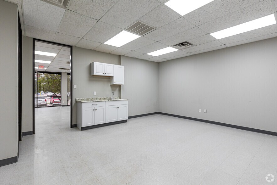 More Photos Of 10525-10625 Newkirk St, Dallas Unknown For Lease