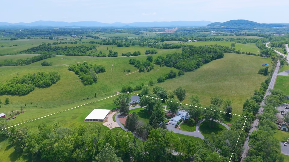 More Photos Of 1329 Commerce Rd, Staunton Hotel For Sale