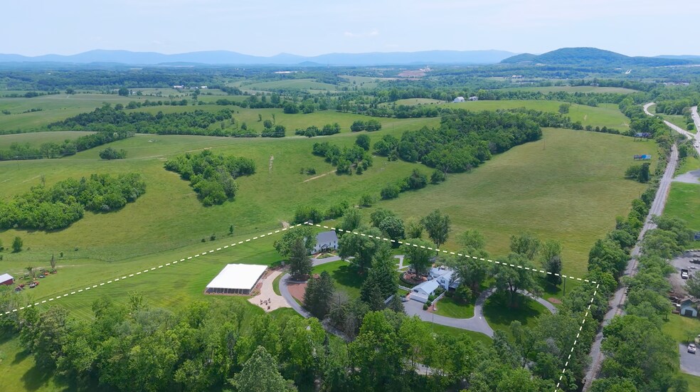 More Photos Of 1329 Commerce Rd, Staunton Hotel For Sale