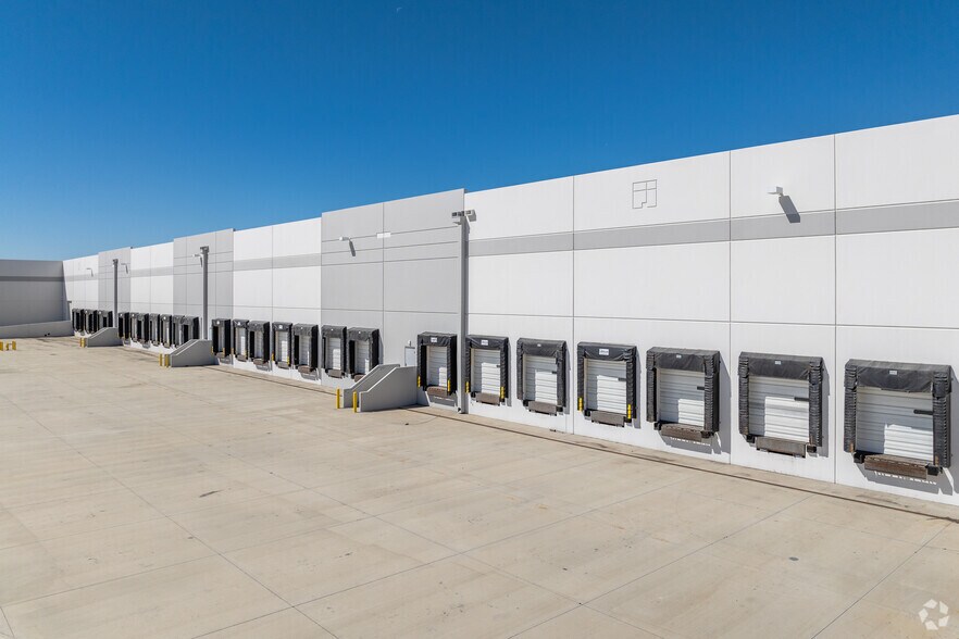More Photos Of 7105 Old 215 Frontage Rd, Riverside Distribution For Lease