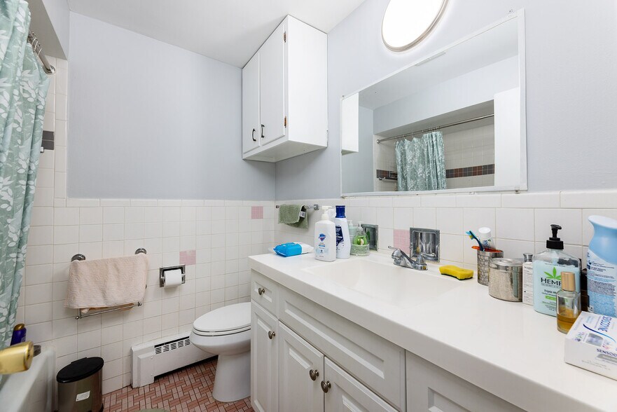 More Photos Of 4401 N Newcastle Ave, Harwood Heights Apartments For Sale